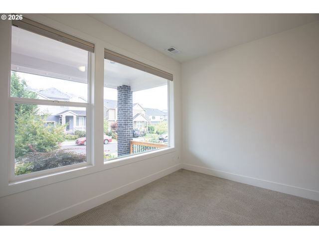 7353 Nw OAKFERN Dr, Portland, OR 97229