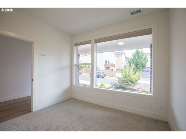 7353 Nw OAKFERN Dr, Portland, OR 97229