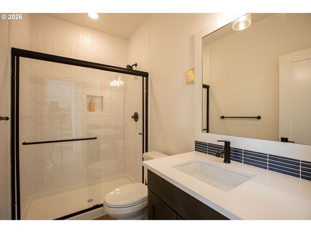 7353 Nw OAKFERN Dr, Portland, OR 97229