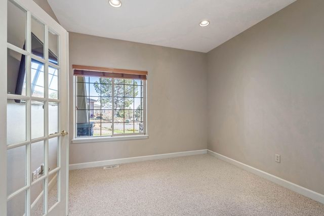 1065 Victoria Falls Drive, Redmond, OR 97756