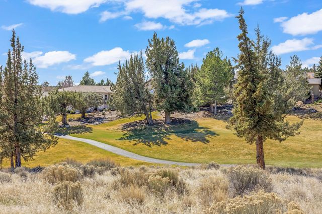 1065 Victoria Falls Drive, Redmond, OR 97756