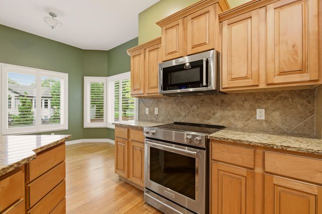 3845 N Lakecrest Ct, Wichita, KS 67205