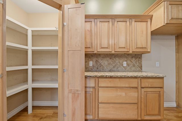 3845 N Lakecrest Ct, Wichita, KS 67205