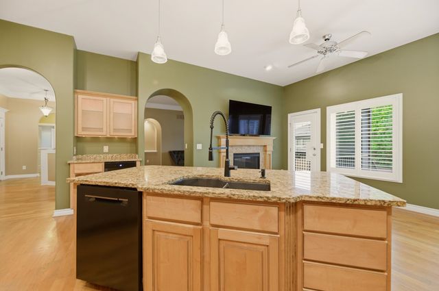 3845 N Lakecrest Ct, Wichita, KS 67205