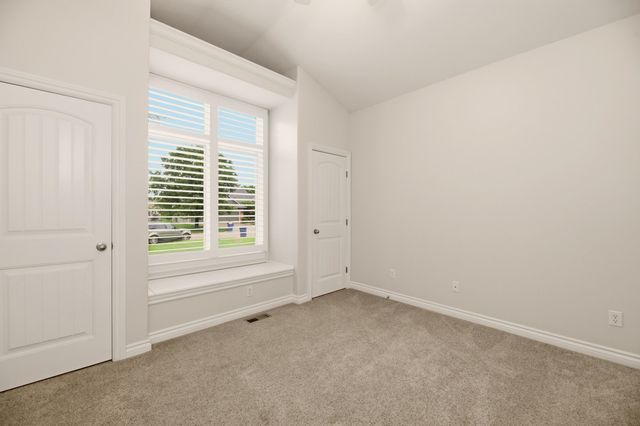 3845 N Lakecrest Ct, Wichita, KS 67205