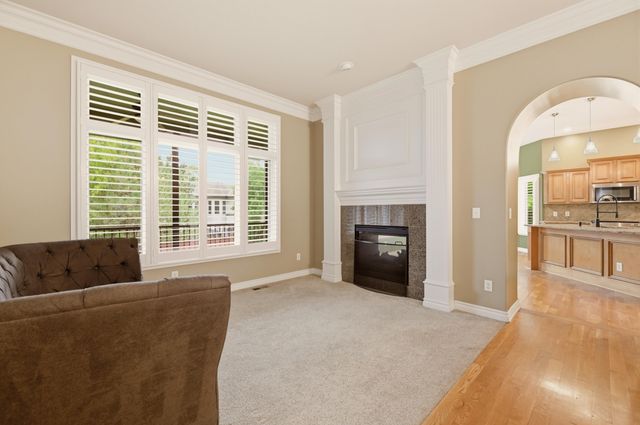 3845 N Lakecrest Ct, Wichita, KS 67205