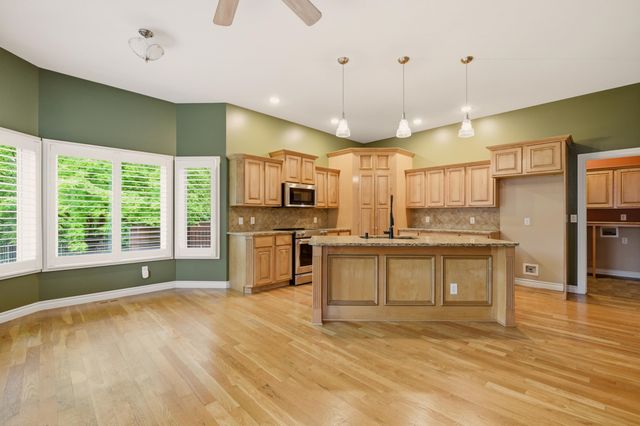 3845 N Lakecrest Ct, Wichita, KS 67205