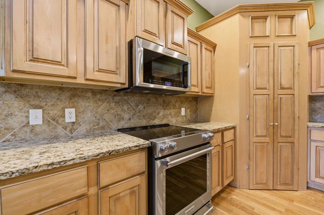 3845 N Lakecrest Ct, Wichita, KS 67205