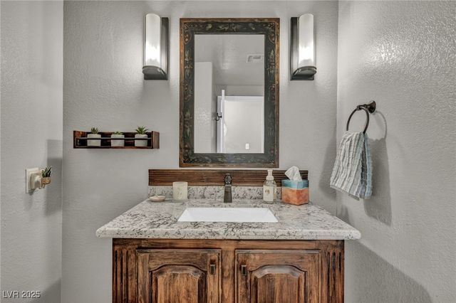 6954 Emerald Springs Lane, Las Vegas, NV 89113