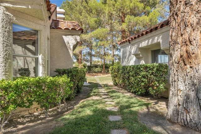 6954 Emerald Springs Lane, Las Vegas, NV 89113