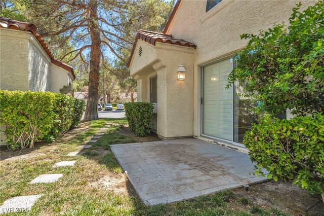 6954 Emerald Springs Lane, Las Vegas, NV 89113