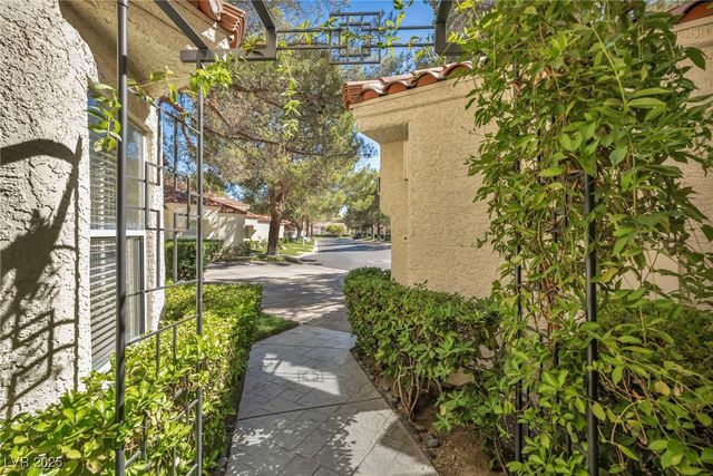 6954 Emerald Springs Lane, Las Vegas, NV 89113