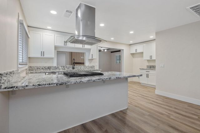 751 S G Street, Tulare, CA 93274