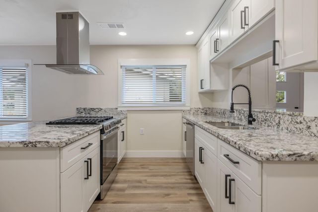 751 S G Street, Tulare, CA 93274