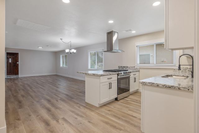 751 S G Street, Tulare, CA 93274