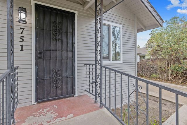 751 S G Street, Tulare, CA 93274