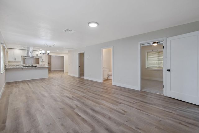 751 S G Street, Tulare, CA 93274