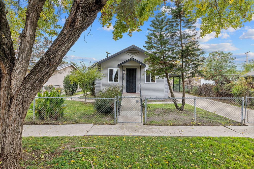 751 S G Street, Tulare, CA 93274
