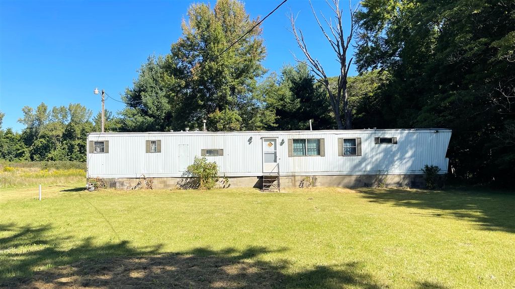 72348 34th Ave, Covert, MI 49043