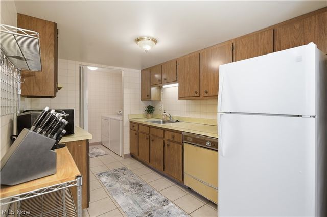 6895 Carriage Hill Drive, Brecksville, OH 44141