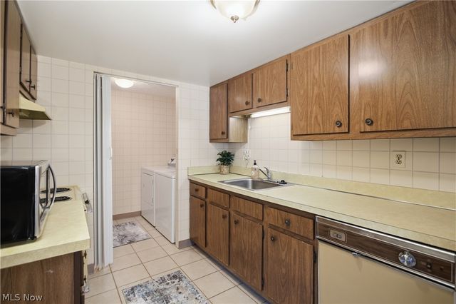 6895 Carriage Hill Drive, Brecksville, OH 44141