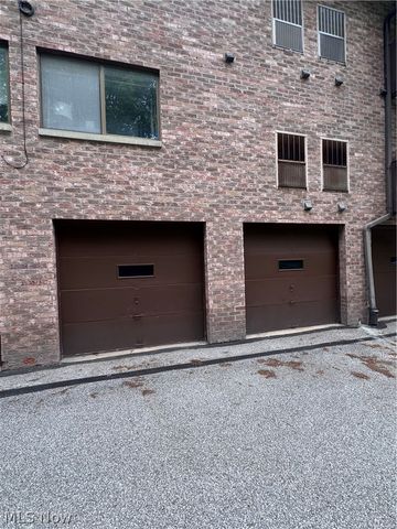 6895 Carriage Hill Drive, Brecksville, OH 44141