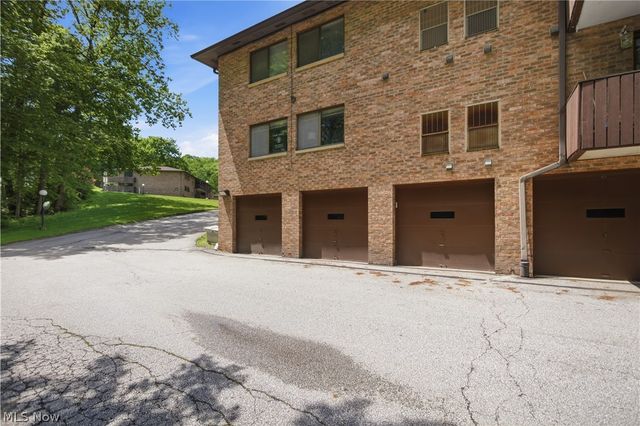 6895 Carriage Hill Drive, Brecksville, OH 44141