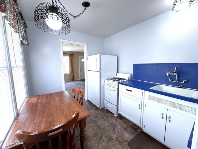 10 E Crawford Avenue, Toledo, OH 43612
