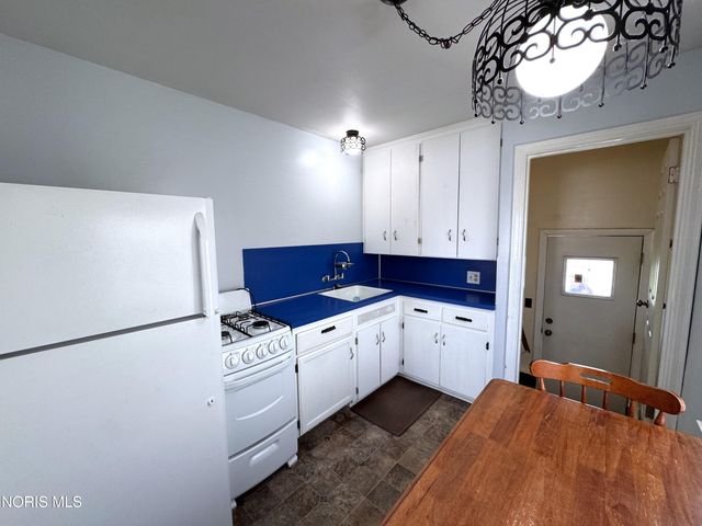 10 E Crawford Avenue, Toledo, OH 43612