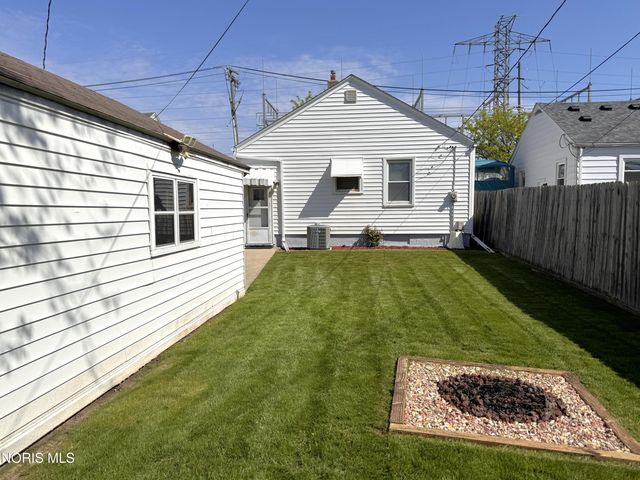 10 E Crawford Avenue, Toledo, OH 43612