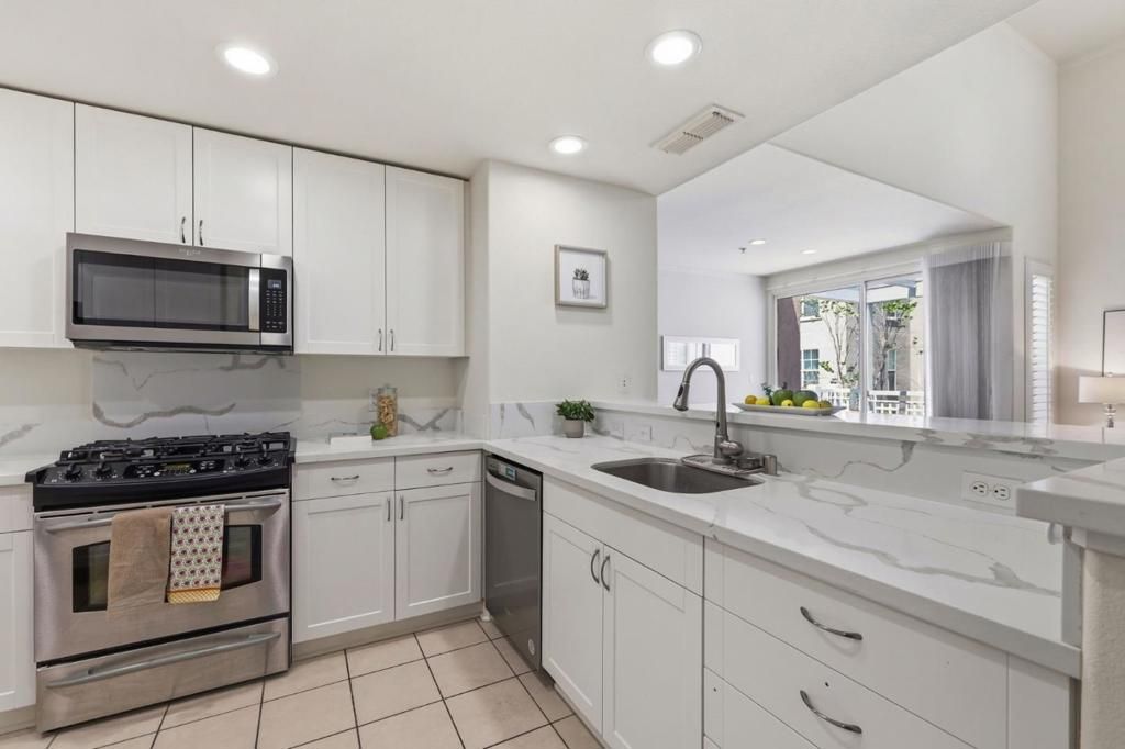 Image 8 of property listing at 3901 Lick Mill Boulevard 326, Santa Clara, CA 95054