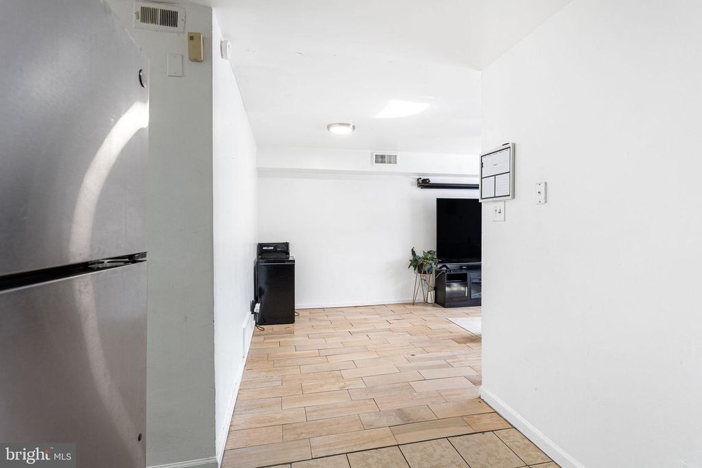 585 ALLENGROVE ST, PHILADELPHIA, PA 19120 — photo 4