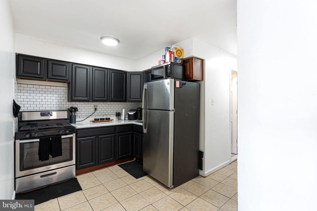 585 ALLENGROVE ST, PHILADELPHIA, PA 19120 — photo 5