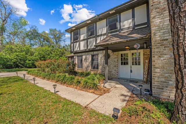 301 Hill Brook Lane, Conroe, TX 77385
