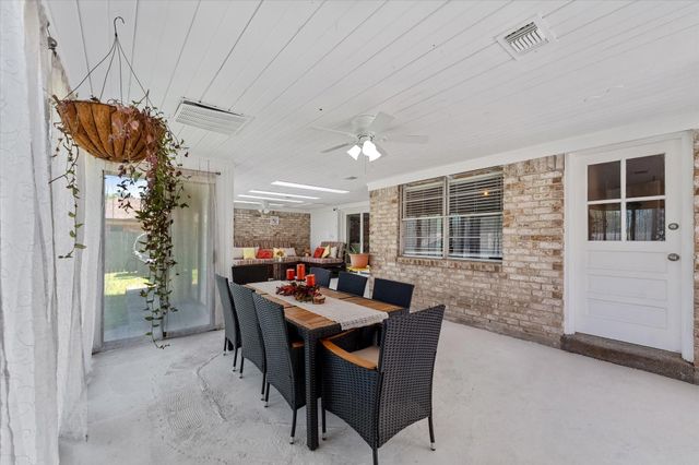 301 Hill Brook Lane, Conroe, TX 77385