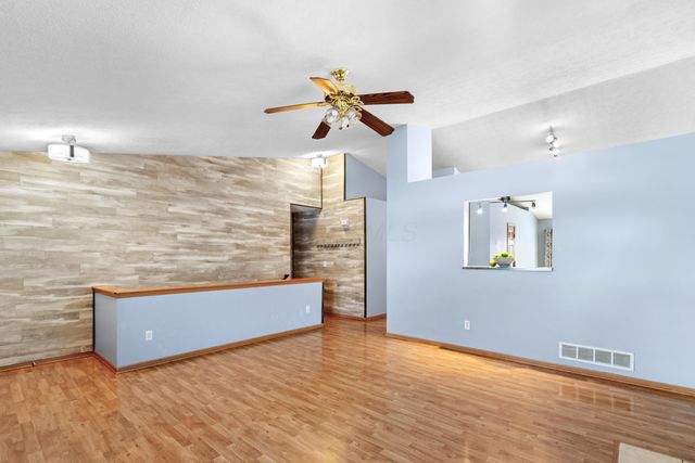 8033 Willowbrook Crsg Drive, Blacklick, OH 43004