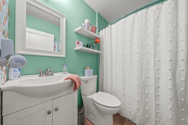 4 Hayward Pl, Hudson, NH 03051