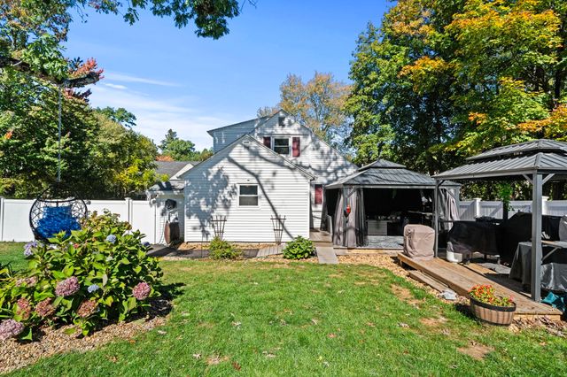 4 Hayward Pl, Hudson, NH 03051