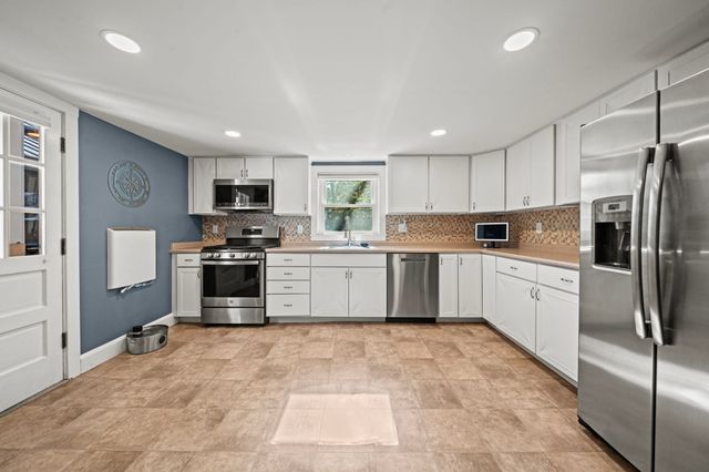 4 Hayward Pl, Hudson, NH 03051