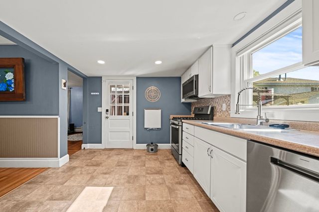 4 Hayward Pl, Hudson, NH 03051
