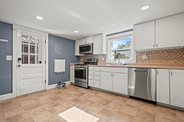 4 Hayward Pl, Hudson, NH 03051