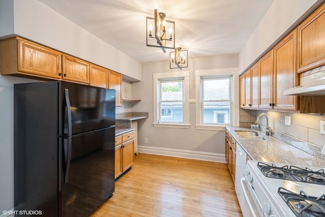 108 Clinton Avenue 2, Oak Park, IL 60302