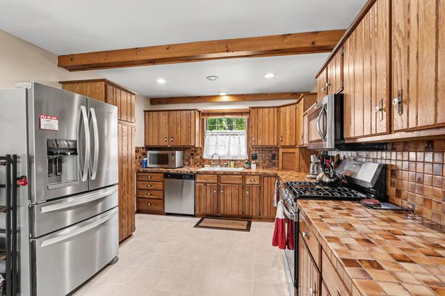 3020 Kalarama Avenue, Portage City, MI 49024
