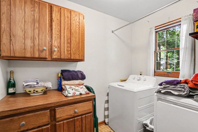 3020 Kalarama Avenue, Portage City, MI 49024