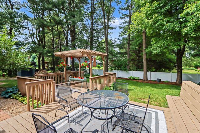 3020 Kalarama Avenue, Portage City, MI 49024