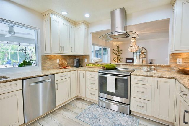 4717 E TRAILS DRIVE, Sarasota, FL 34232