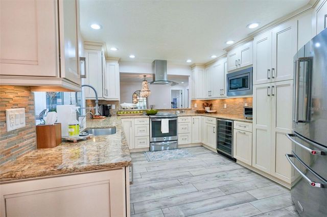 4717 E TRAILS DRIVE, Sarasota, FL 34232