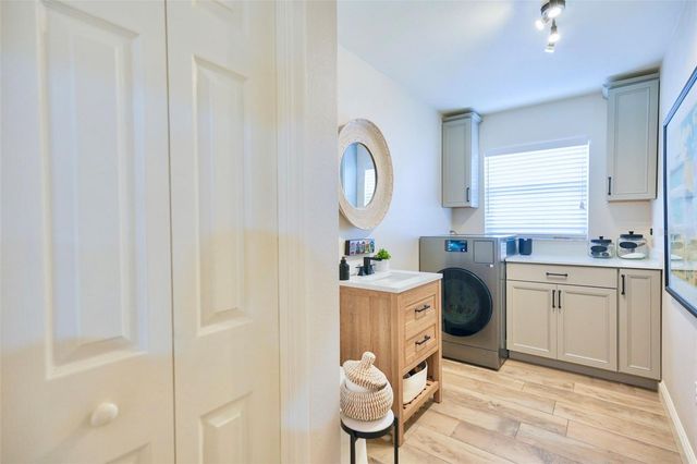 4717 E TRAILS DRIVE, Sarasota, FL 34232