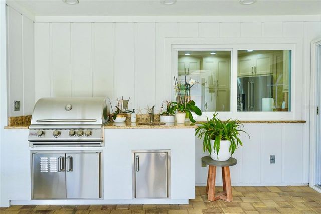 4717 E TRAILS DRIVE, Sarasota, FL 34232