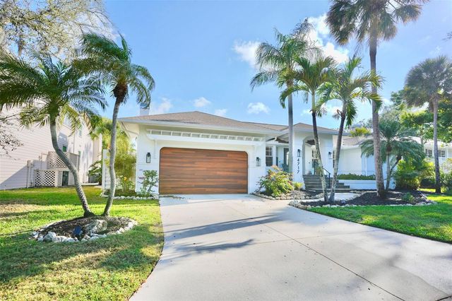 4717 E TRAILS DRIVE, Sarasota, FL 34232